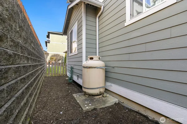 $2,995 | 1132 Chestnut Street, Everett, WA 98201