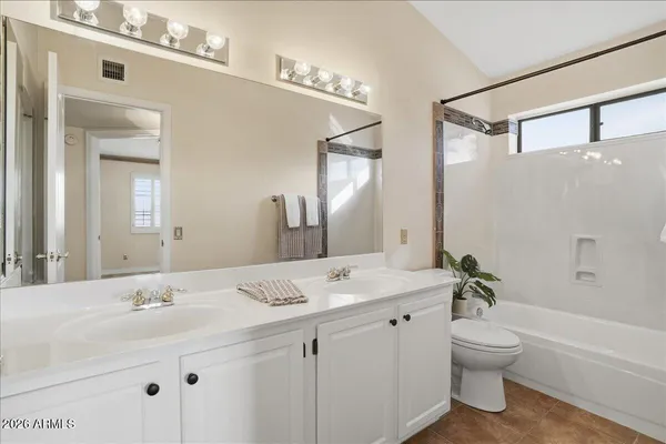 $1,050,000 | 1819 East Catamaran Drive, Gilbert, AZ 85234