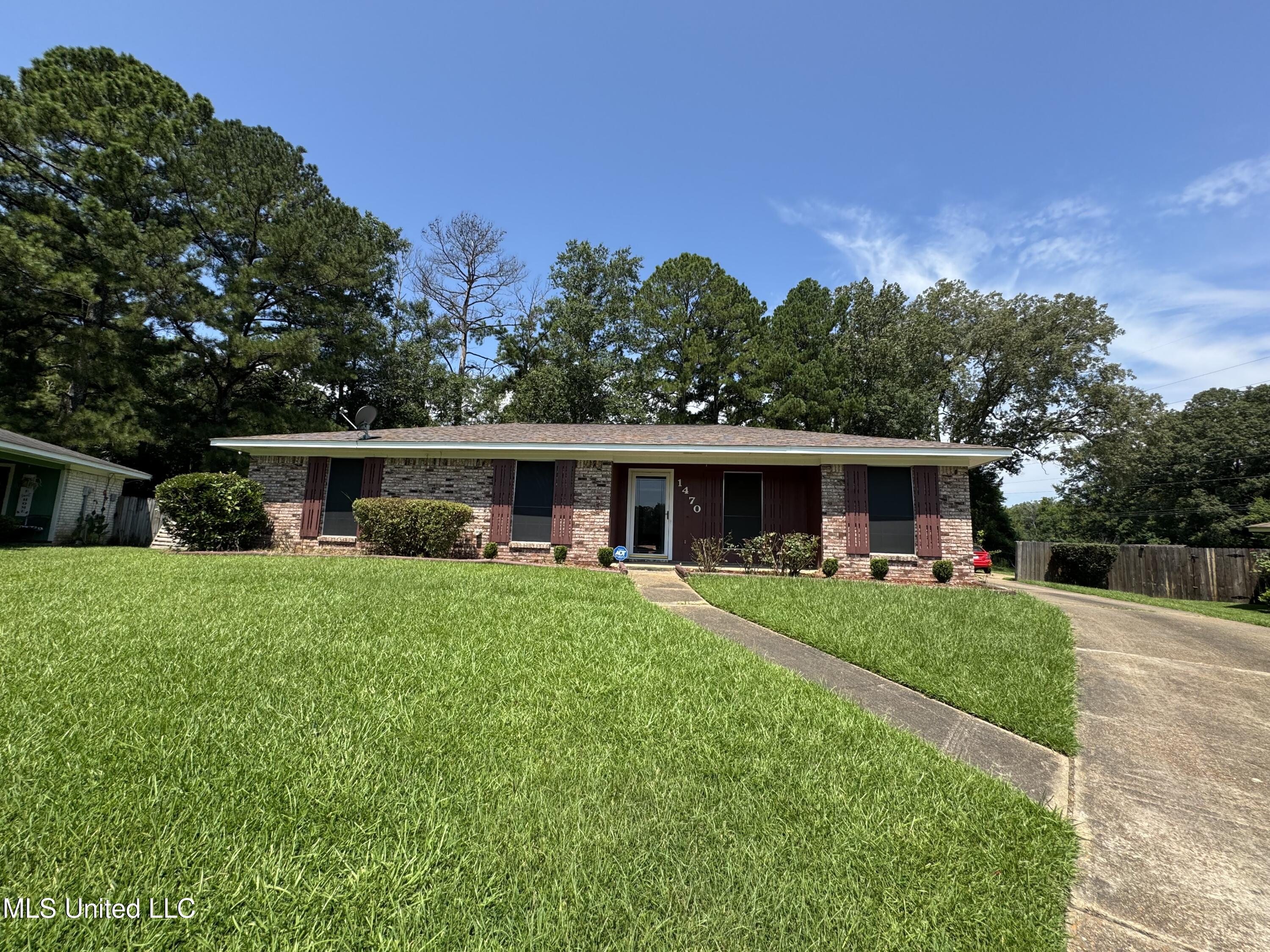 1470 Vernon Circle Jackson, MS 39204 - Photo 1 of 30 1470 Vernon Circle Front