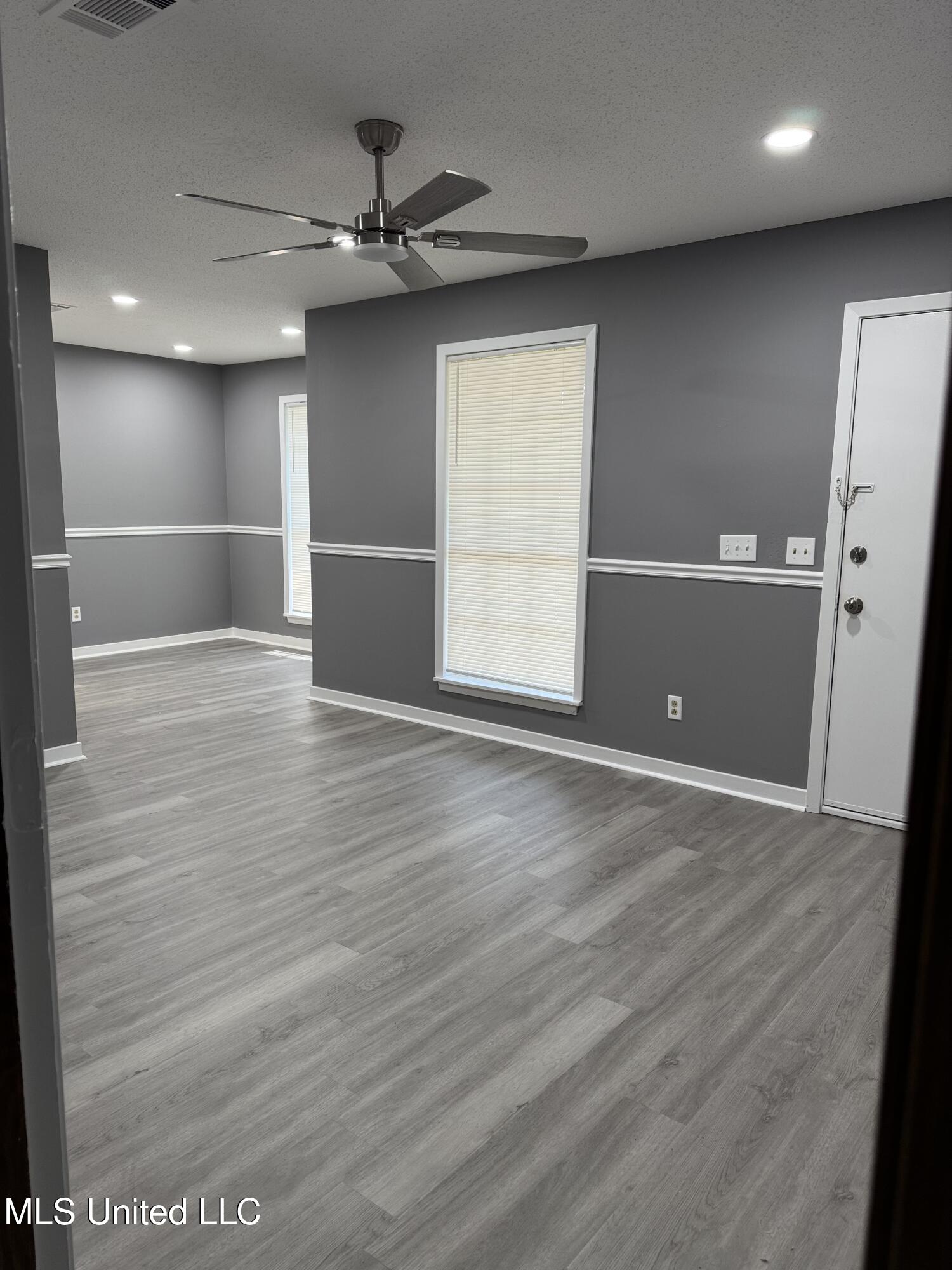 1470 Vernon Circle Jackson, MS 39204 - Photo 2 of 30 Living Dining