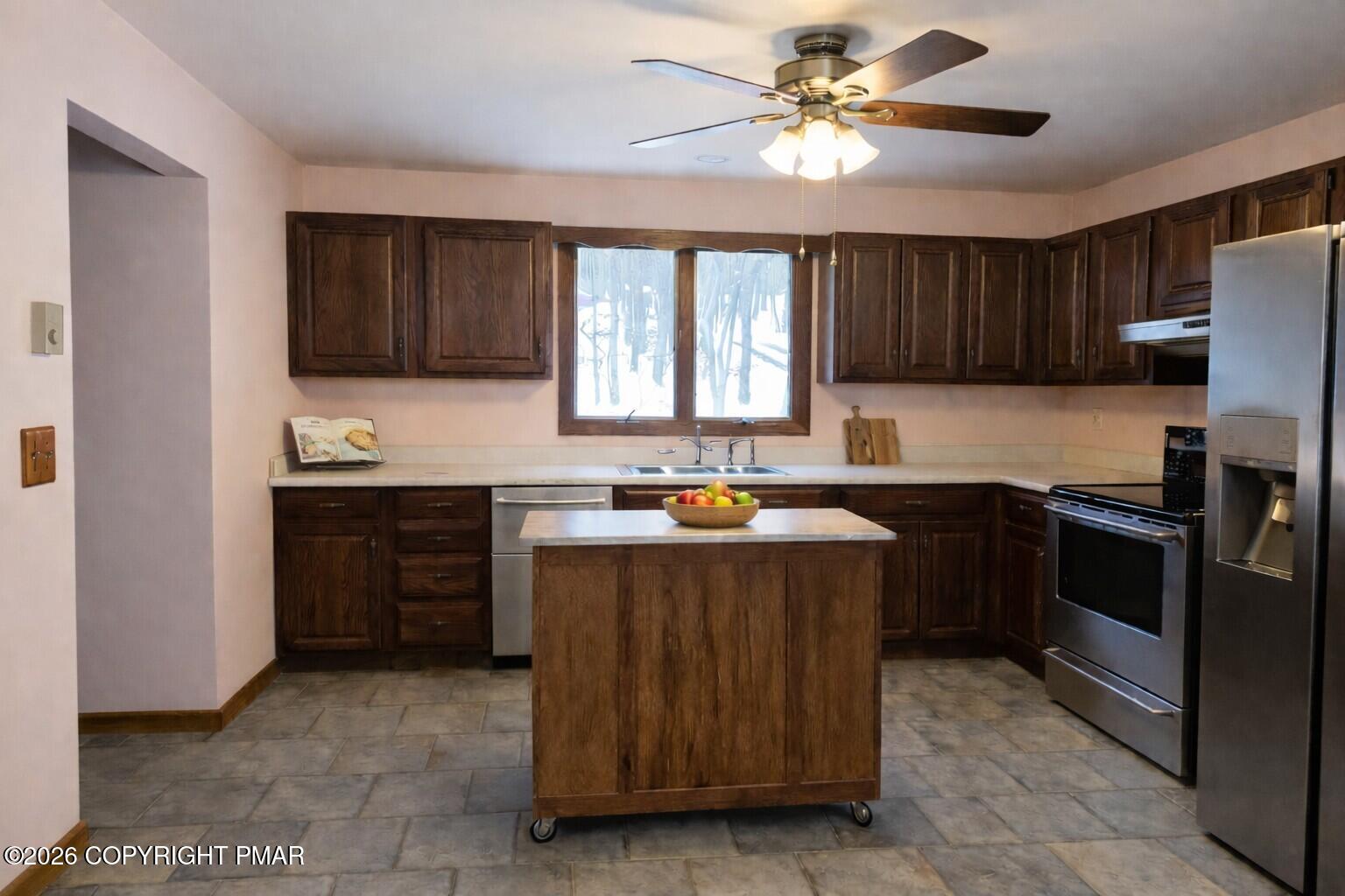 673 Rainbow Terrace Effort, PA 18330 - Photo 13 of 25 Rainbow Kitchen