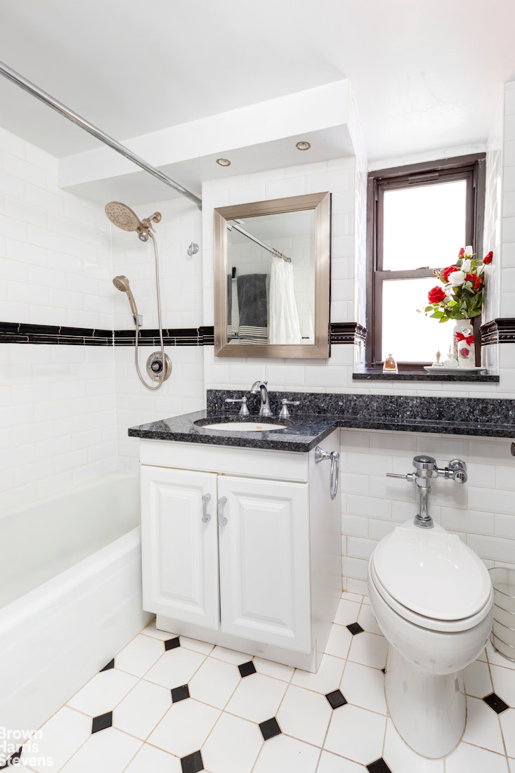 530 East 72nd Street, Unit 10B Manhattan, NY 10021 - Photo 9 of 17