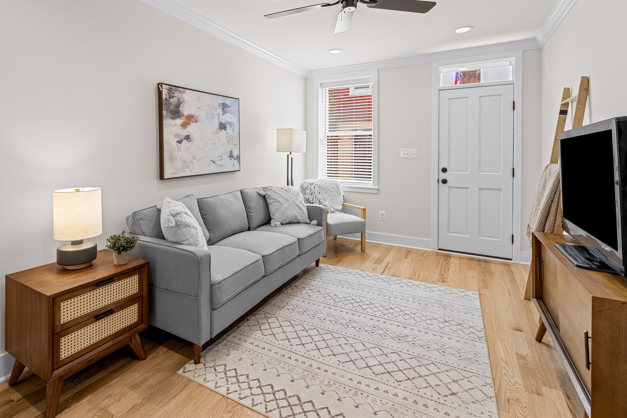 22 South Castle Street Baltimore, MD 21231 - Photo 5 of 32 a living room with furniture and a flat screen tv