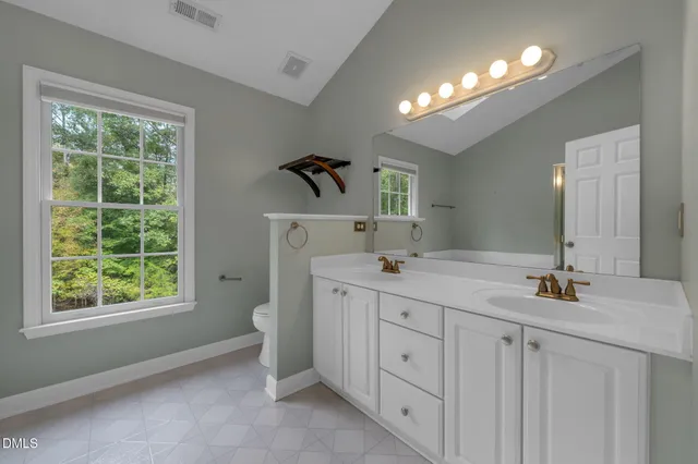 a view of empty room with window