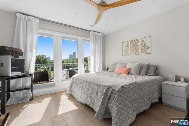 $7,900 | 121 The Promenade, Unit 121122, Edgewater, NJ 07020