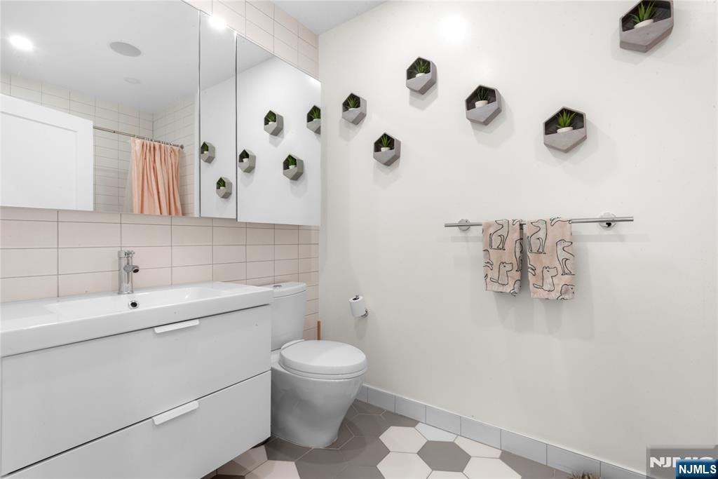 121 The Promenade, Unit 121122 Edgewater, NJ 07020 - Photo 16 of 26