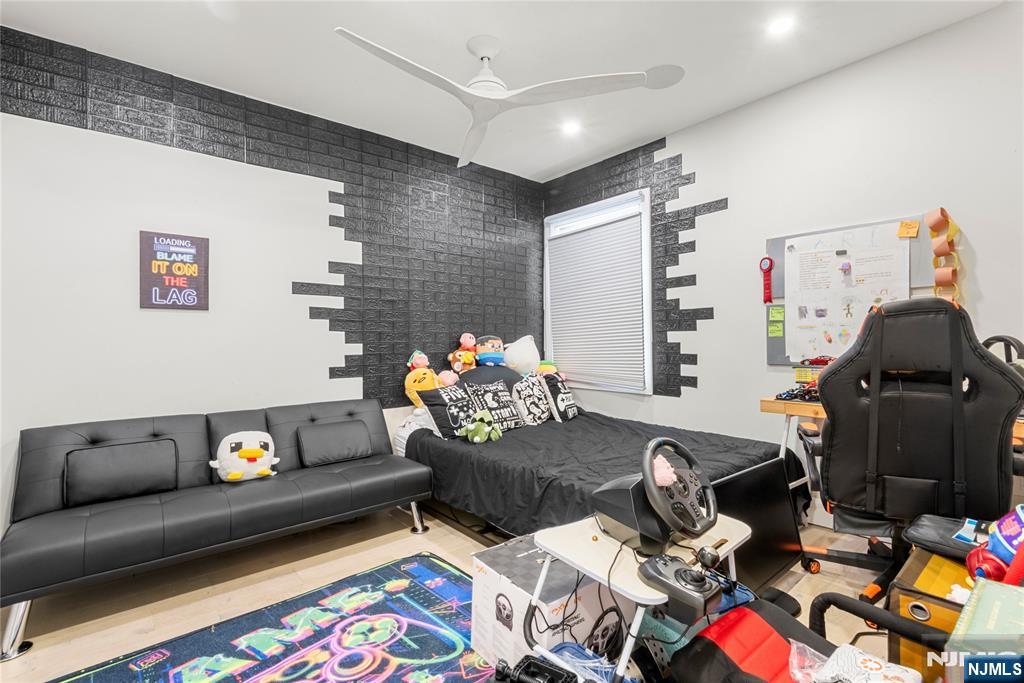 121 The Promenade, Unit 121122 Edgewater, NJ 07020 - Photo 18 of 26