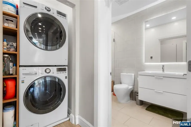 $7,900 | 121 The Promenade, Unit 121122, Edgewater, NJ 07020