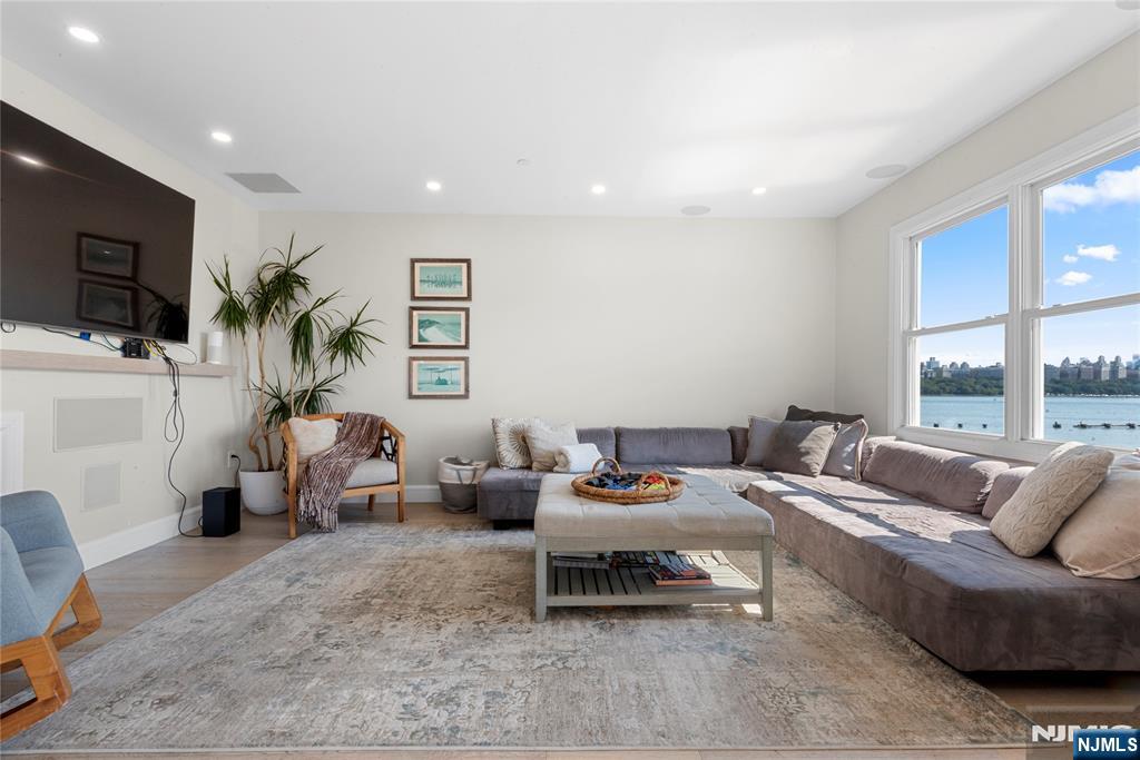 121 The Promenade, Unit 121122 Edgewater, NJ 07020 - Photo 2 of 26