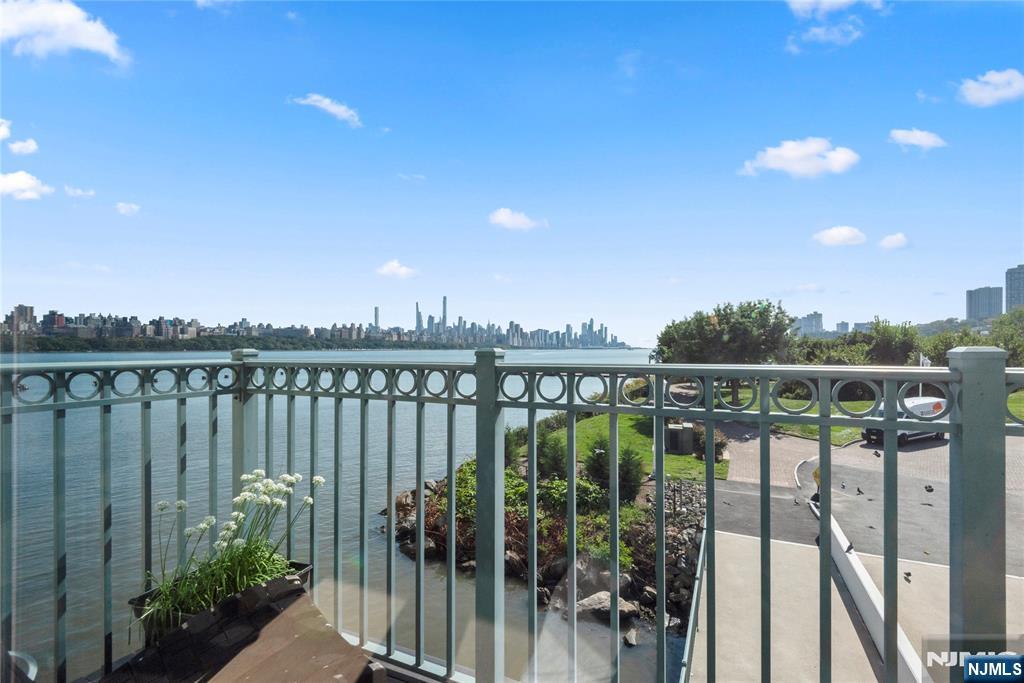 121 The Promenade, Unit 121122 Edgewater, NJ 07020 - Photo 22 of 26