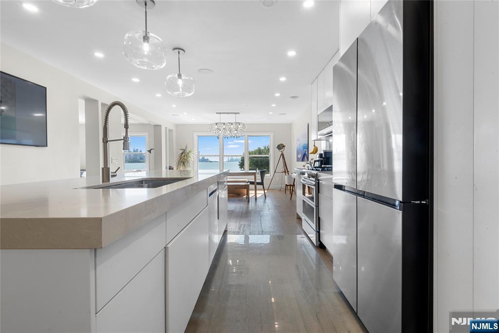 121 The Promenade, Unit 121122 Edgewater, NJ 07020 - Photo 8 of 26