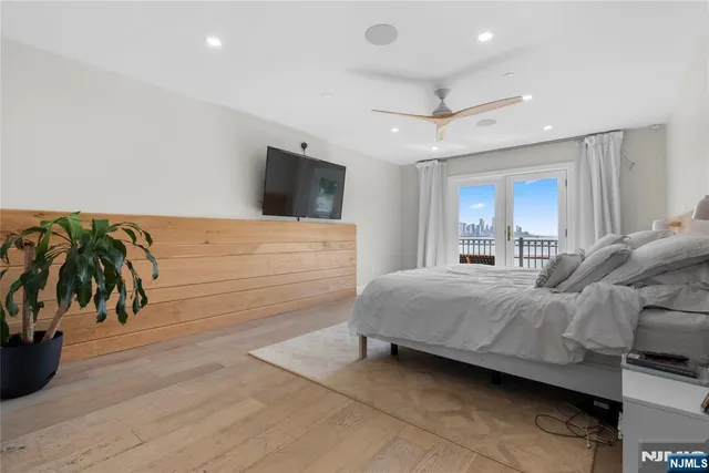 $7,900 | 121 The Promenade, Unit 121122, Edgewater, NJ 07020