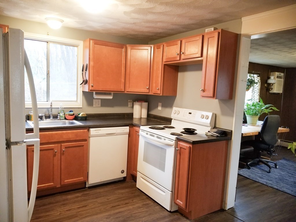 8 Woodbury Road Billerica, MA 01821 - Photo 3 of 23 Gallery Image 3
