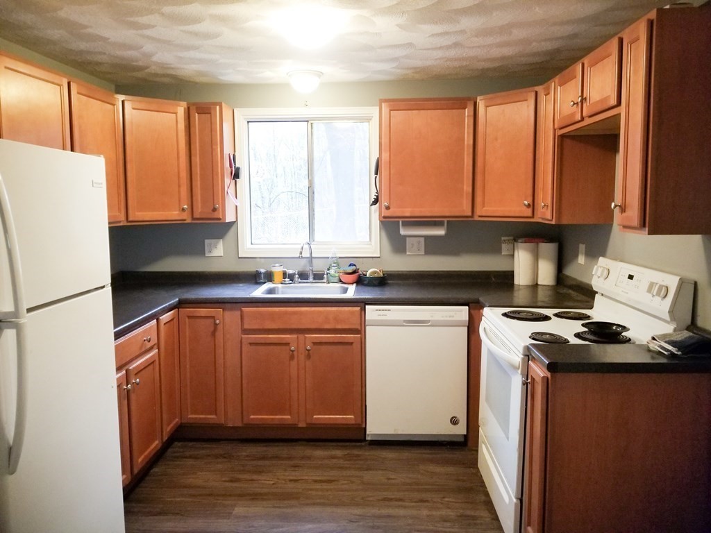 8 Woodbury Road Billerica, MA 01821 - Photo 4 of 23 Gallery Image 4