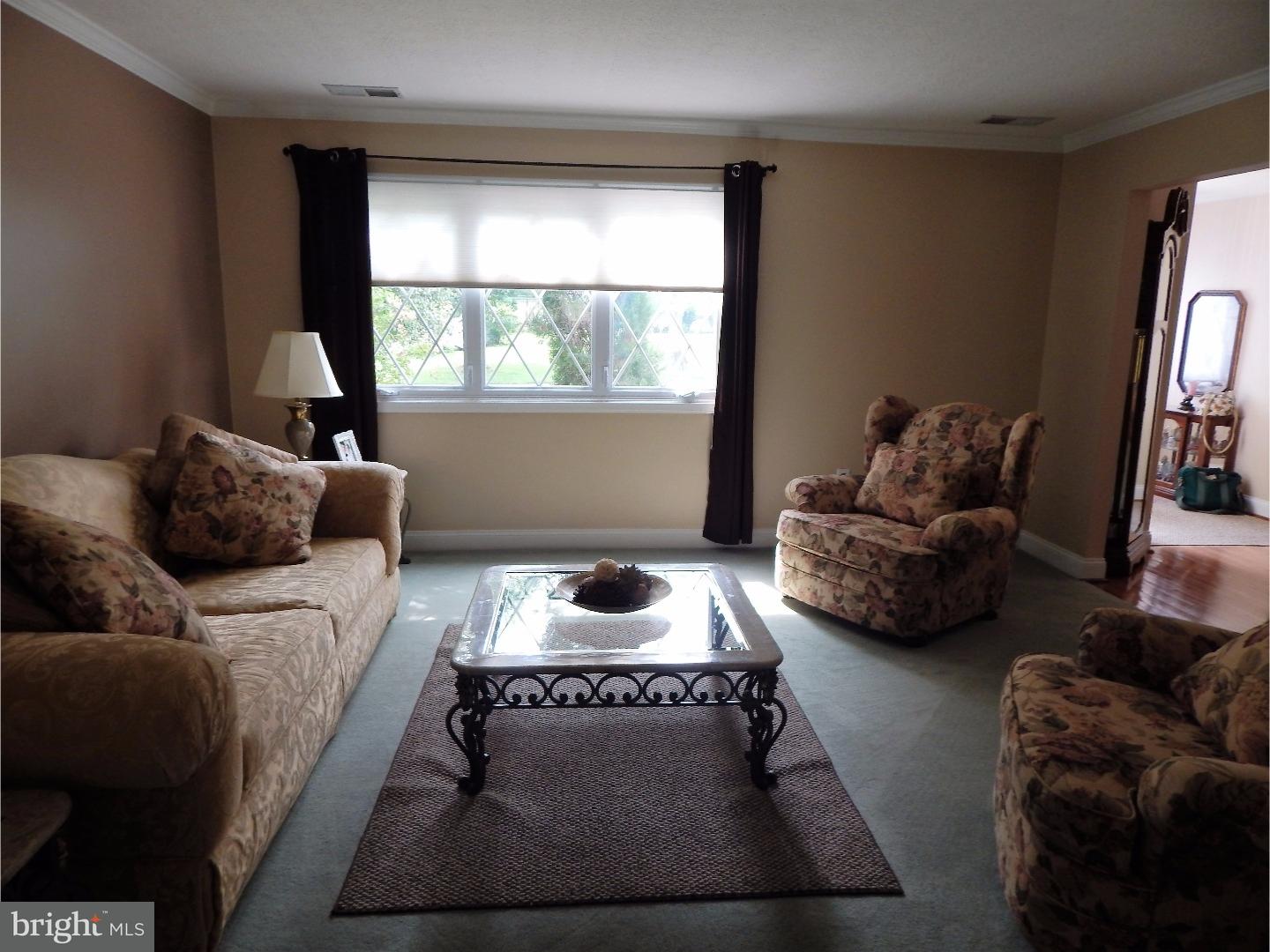 841 Cliff Road Bensalem, PA 19020 - Photo 2 of 22 Living Room