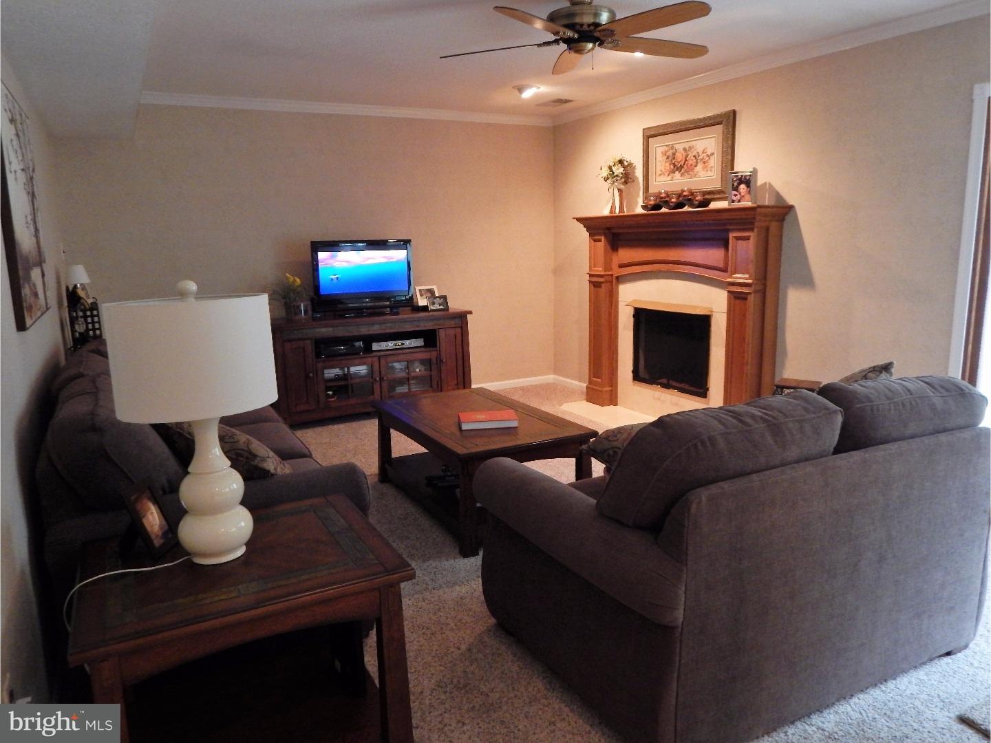 841 Cliff Road Bensalem, PA 19020 - Photo 11 of 22 Family Room