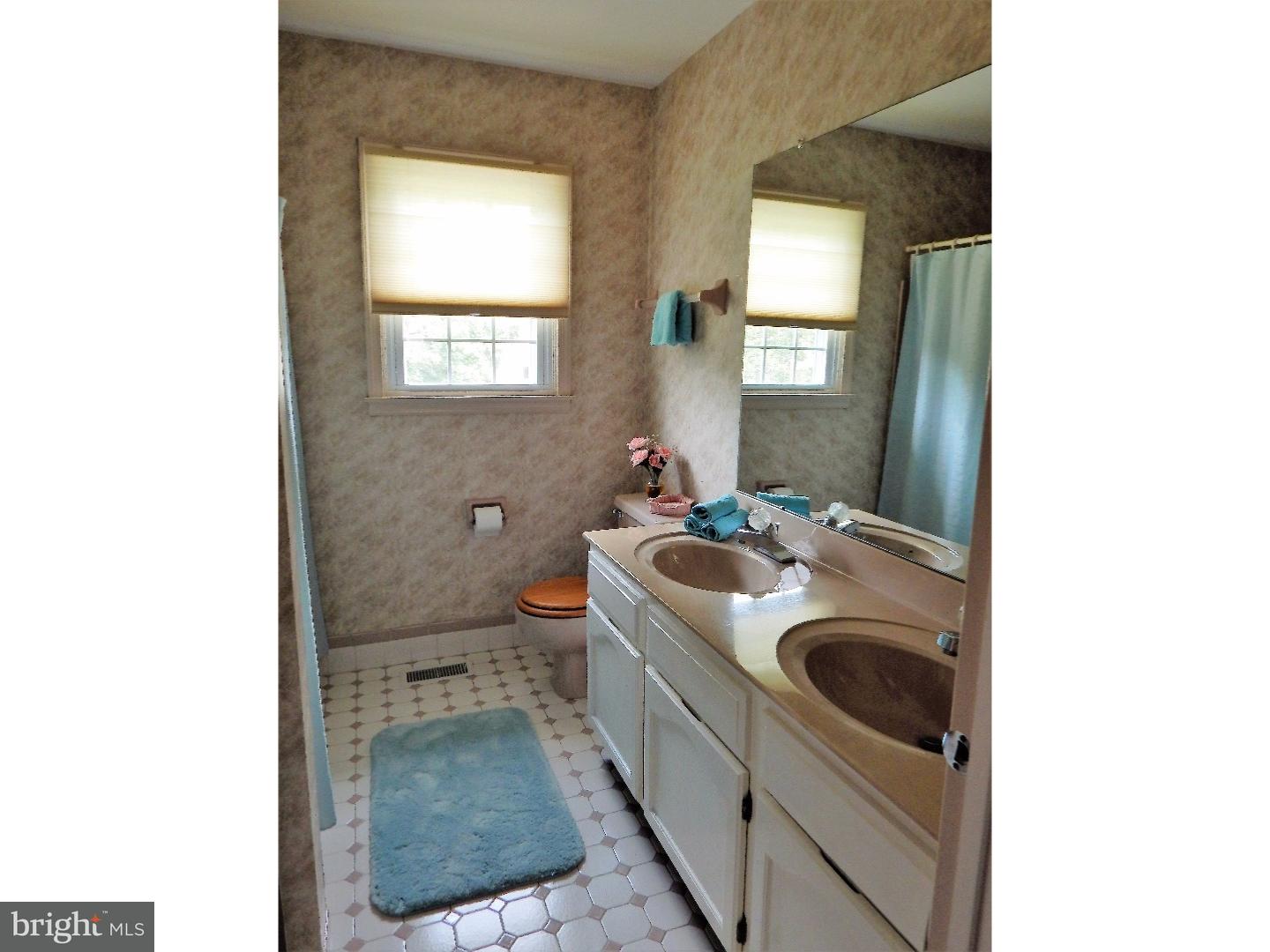 841 Cliff Road Bensalem, PA 19020 - Photo 15 of 22 Bathroom