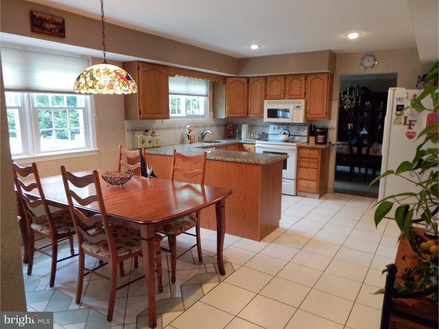 841 Cliff Road Bensalem, PA 19020 - Photo 4 of 22 Breakfast Room