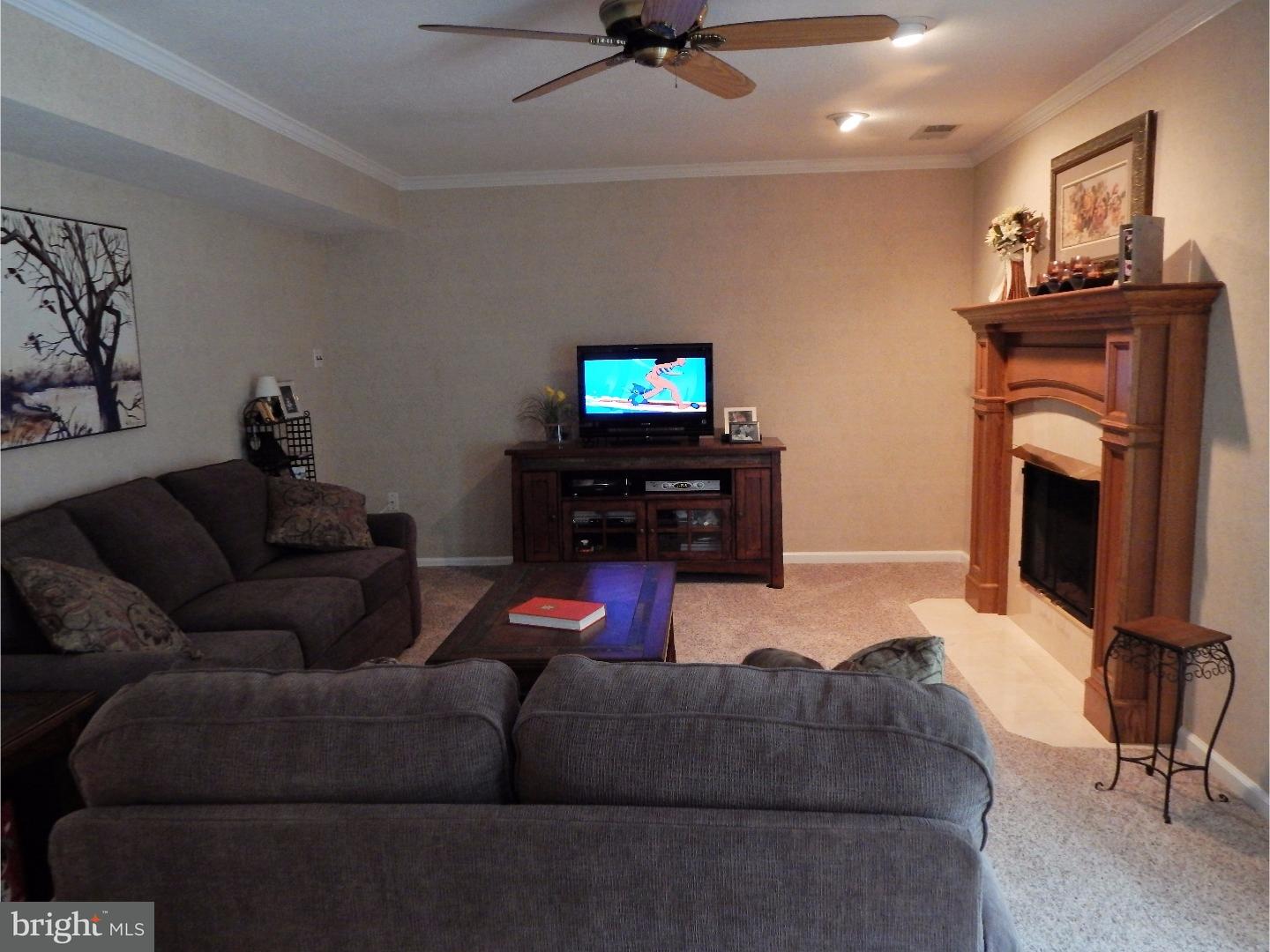 841 Cliff Road Bensalem, PA 19020 - Photo 10 of 22 Family Room