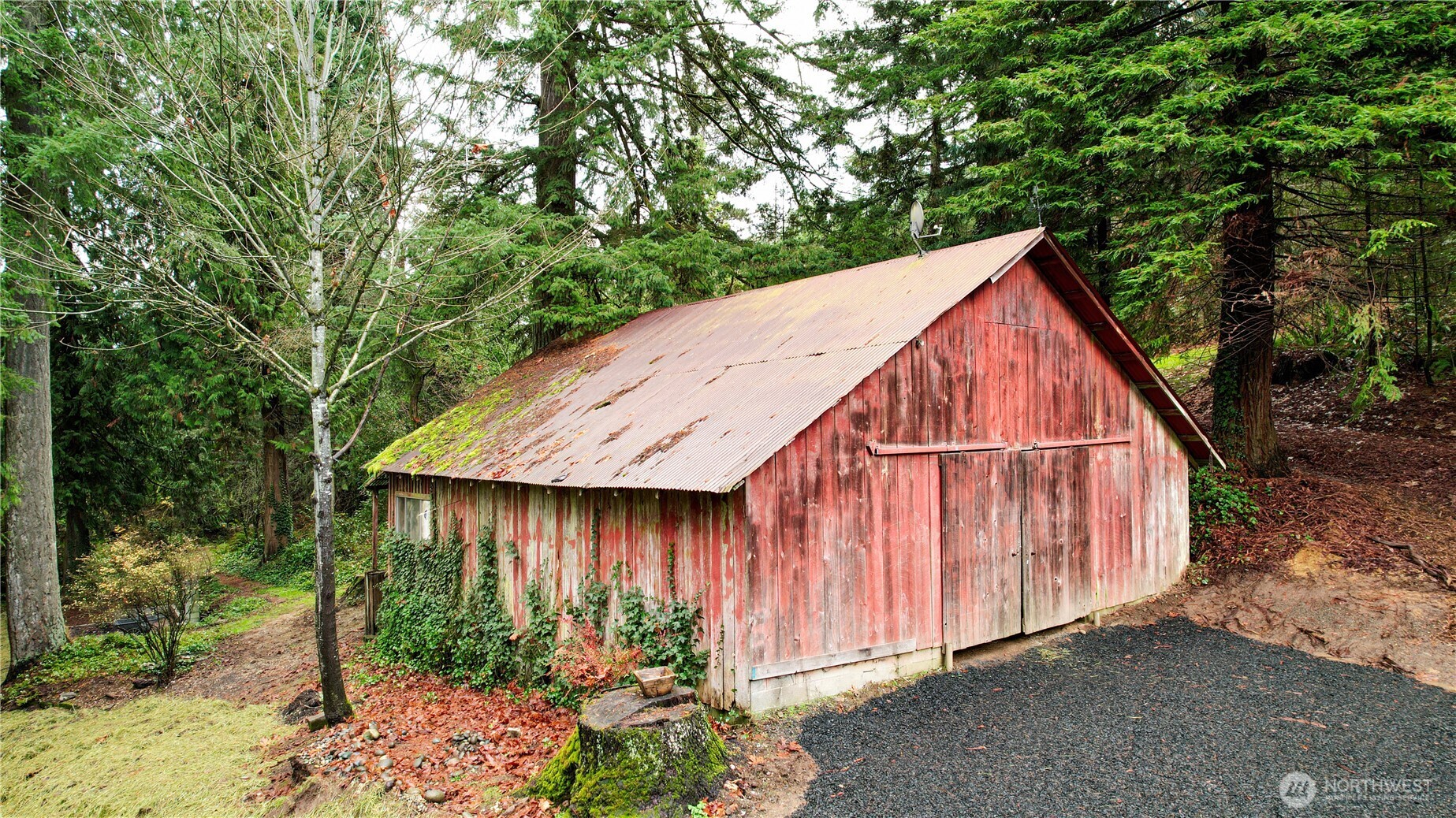 8045 Prather Road Southwest Centralia, WA 98531 - Photo 25 of 33 a view of barn with a small yard