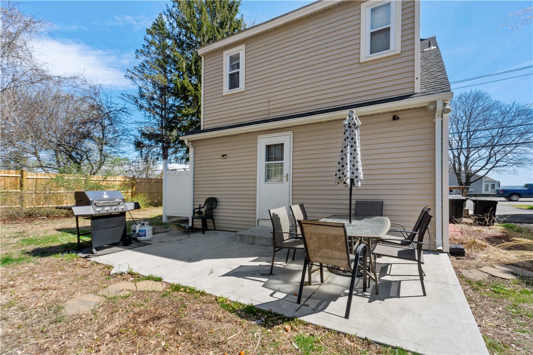 844 Boston Neck Road Narragansett, RI 02882 - Photo 15 of 40