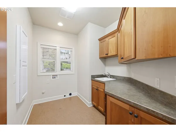 $845,000 | 453 Dellwood Drive, Eugene, OR 97405