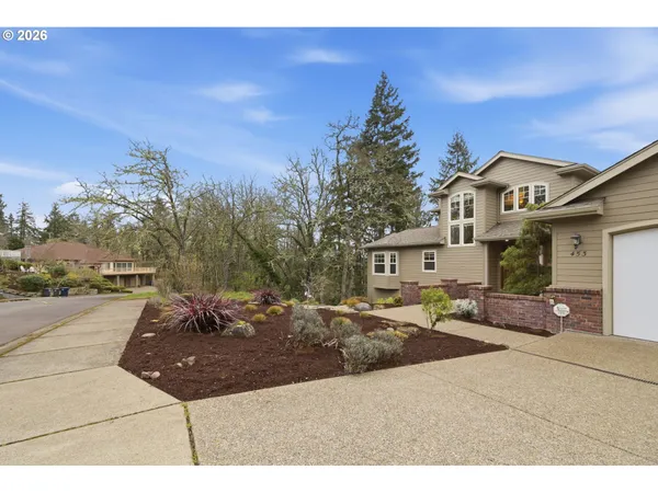 $845,000 | 453 Dellwood Drive, Eugene, OR 97405