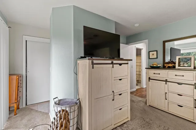 a view of a livingroom with furniture