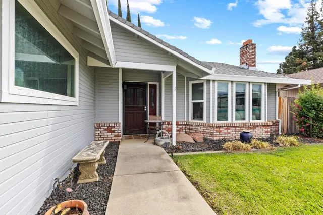 a front view of house with yard