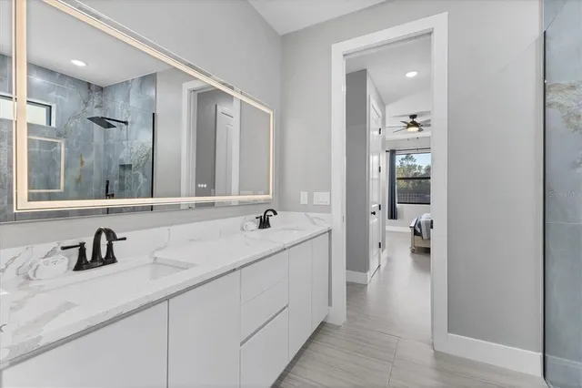 a en suite bathroom with a shower