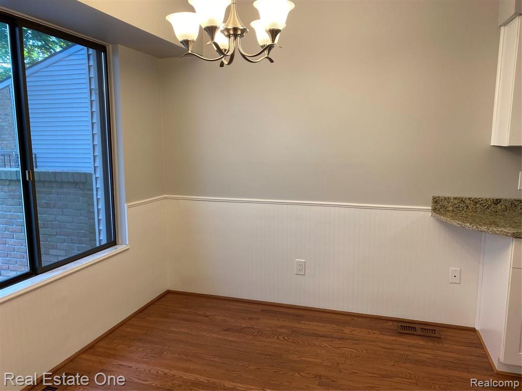 324 Willow Grove Lane Rochester Hills, MI 48307 - Photo 7 of 23