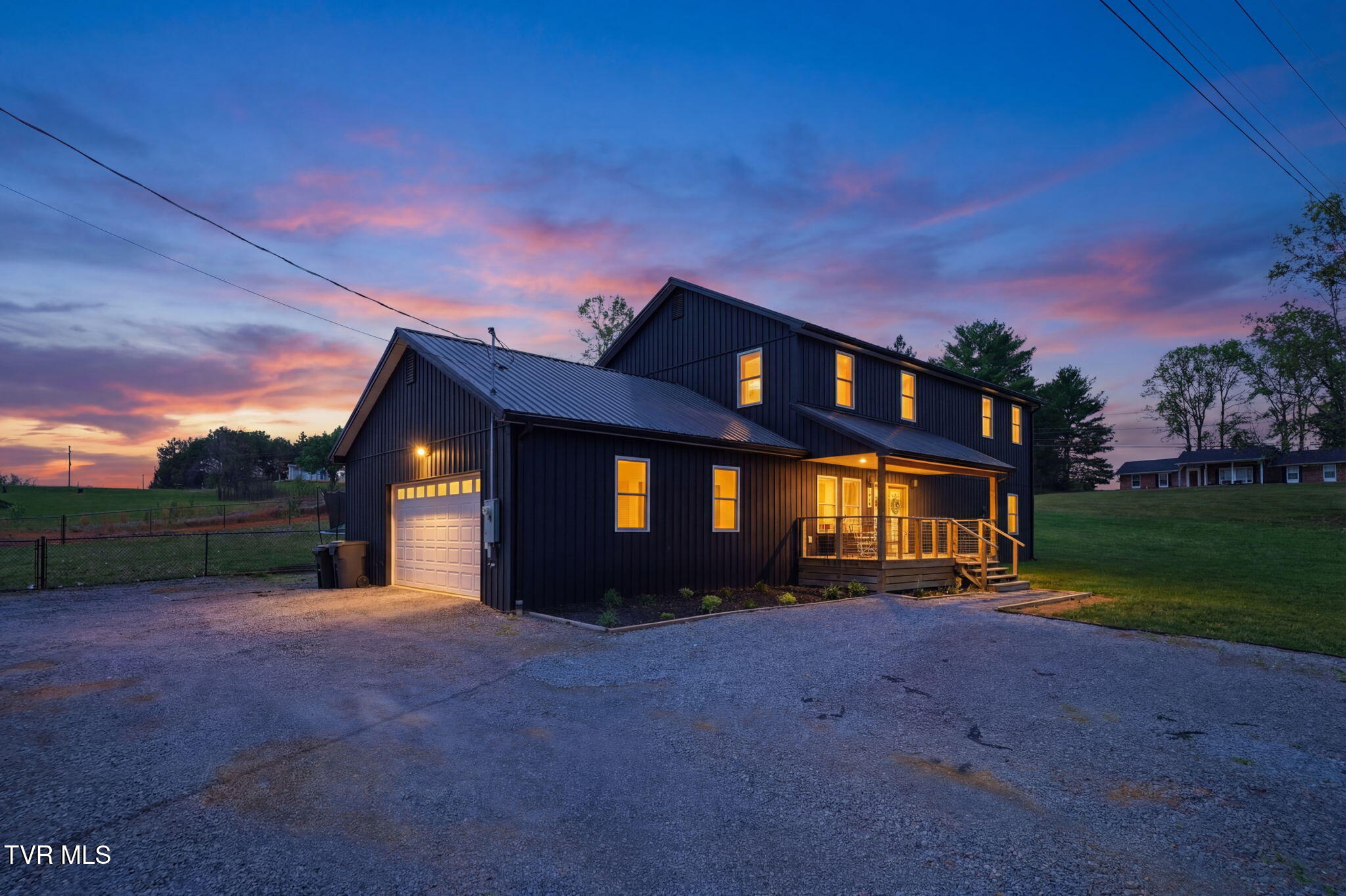 48-web-or-mls-010_DSC04137_twilight_2038