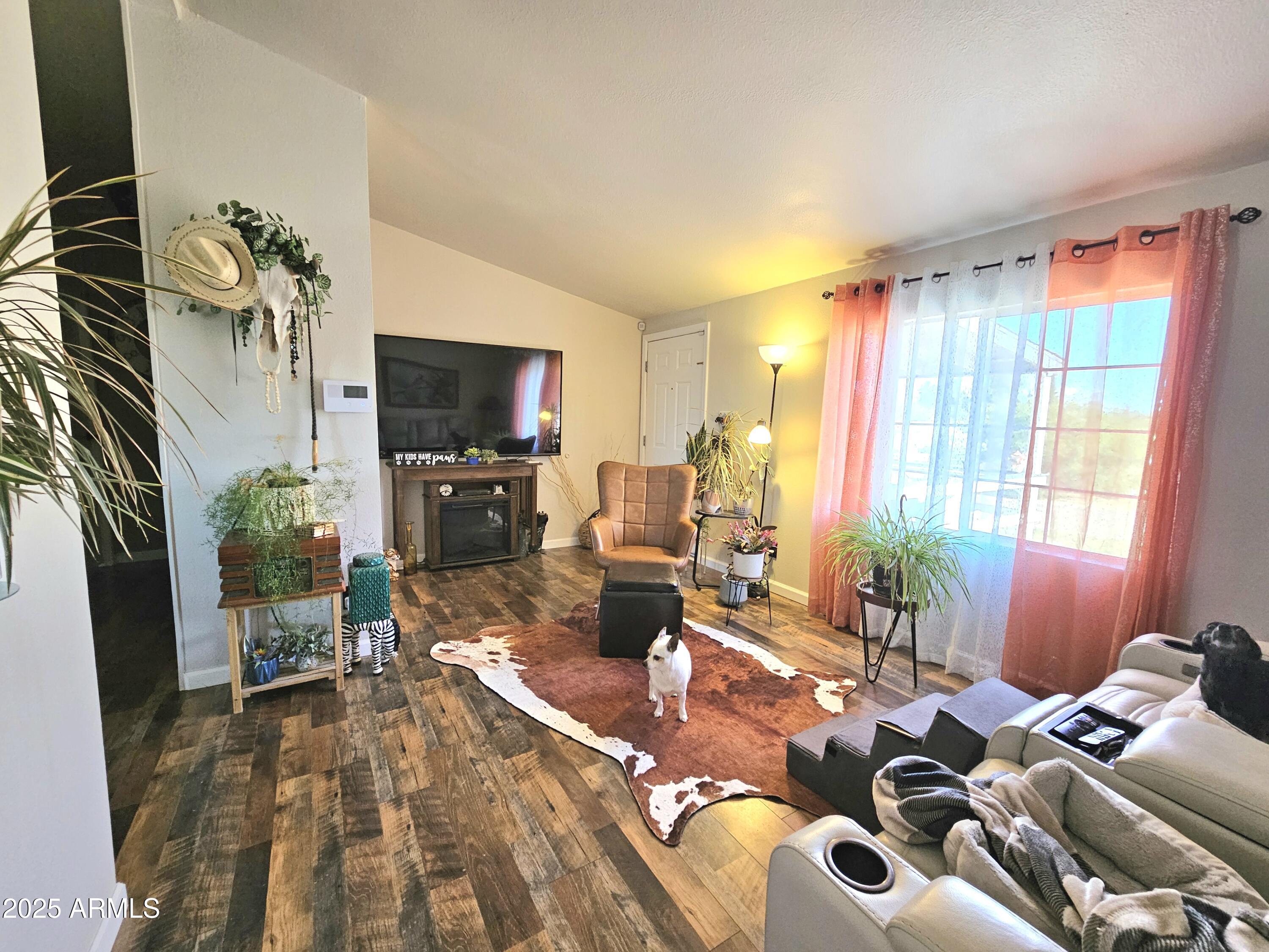 284 North Warren Road Benson, AZ 85602 - Photo 20 of 33 a living room with furniture and a flat screen tv