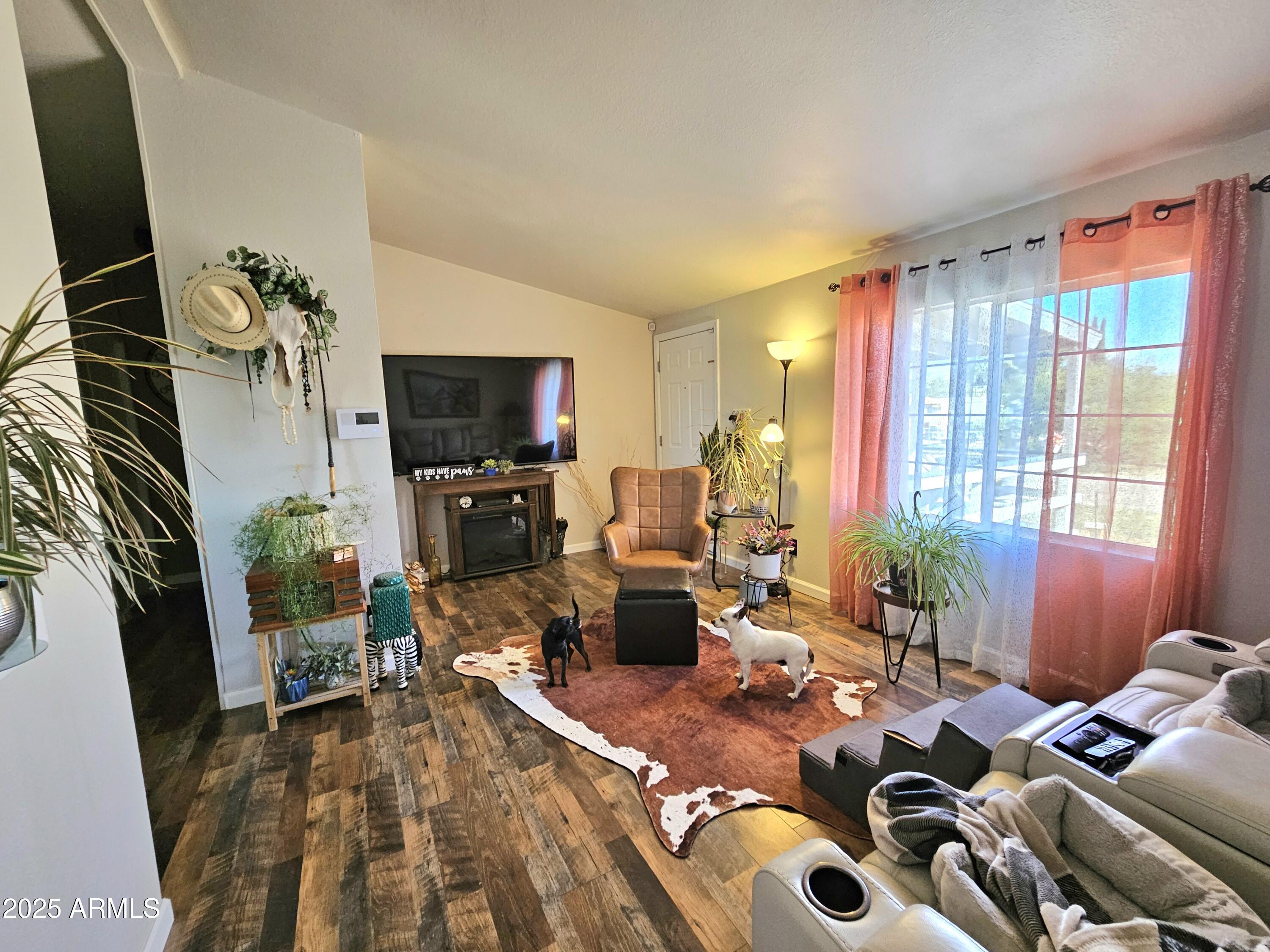 284 North Warren Road Benson, AZ 85602 - Photo 25 of 33 a living room with furniture and a flat screen tv