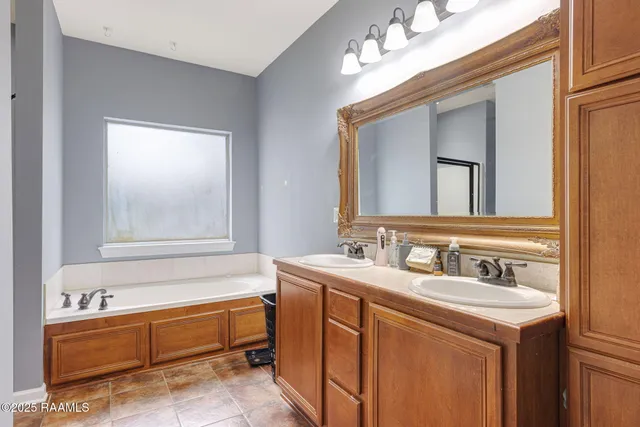 $1,700 | 111 Meagans Way Drive, Youngsville, LA 70592