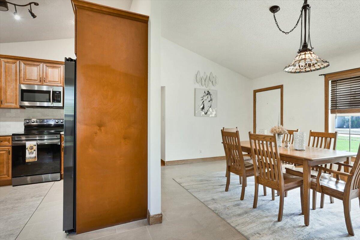 19681 Southeast County Line Road Tequesta, FL 33469 - Photo 10 of 45 a view of a dining room with furniture