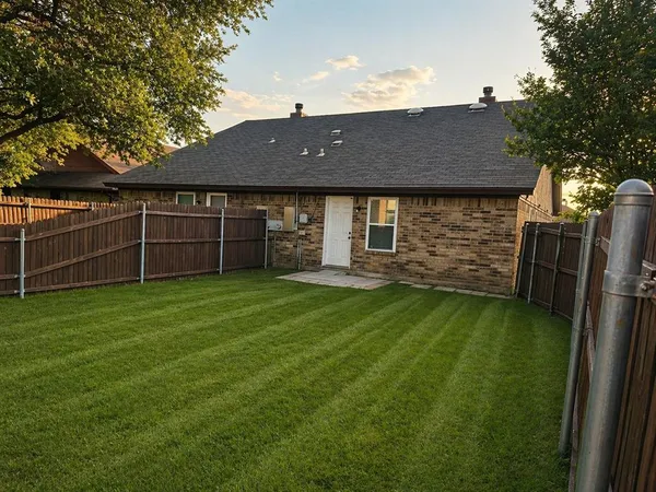 $1,650 | 517 Signal Hill Court South, Unit 517, Fort Worth, TX 76112