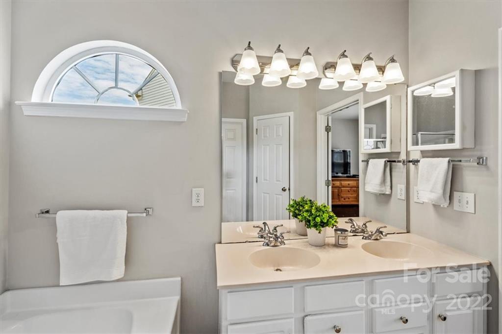 2323 Winthorp Ridge Road Charlotte, NC 28270 - Photo 24 of 38 Gallery Image 24