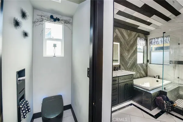 $1,247,000 | 3431 Myrtle Avenue, Long Beach, CA 90807