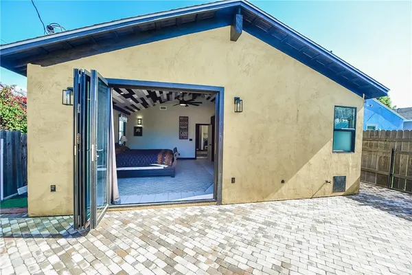 $1,247,000 | 3431 Myrtle Avenue, Long Beach, CA 90807