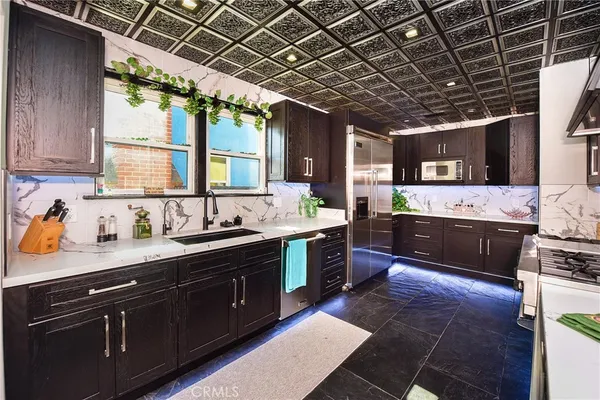 $1,247,000 | 3431 Myrtle Avenue, Long Beach, CA 90807