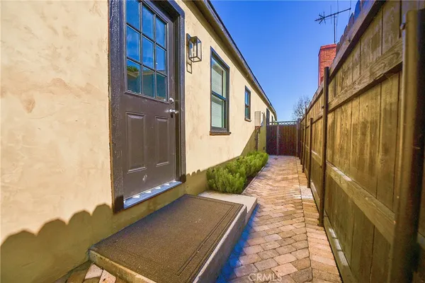 $1,247,000 | 3431 Myrtle Avenue, Long Beach, CA 90807