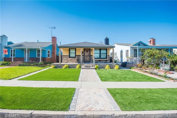 $1,247,000 | 3431 Myrtle Avenue, Long Beach, CA 90807