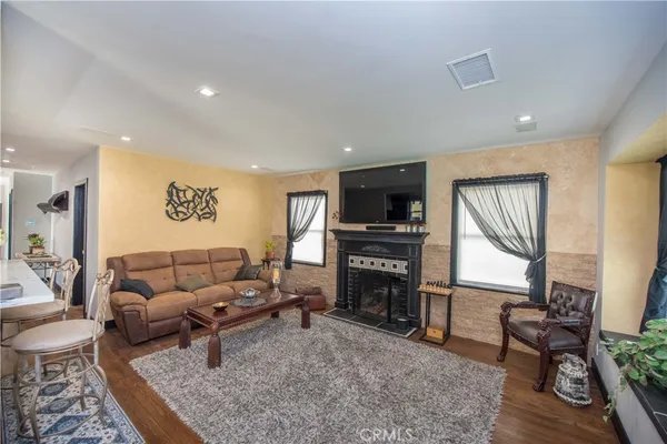 $1,247,000 | 3431 Myrtle Avenue, Long Beach, CA 90807