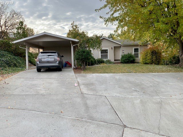 3685 Southwest Marshall Court Pendleton, OR 97801 - Photo 2 of 32