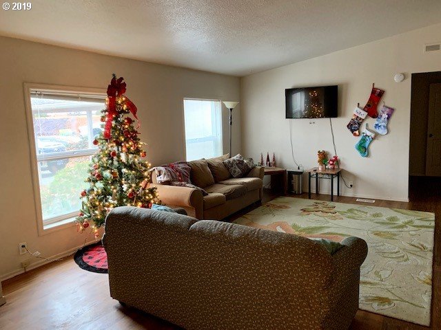 3685 Southwest Marshall Court Pendleton, OR 97801 - Photo 5 of 32