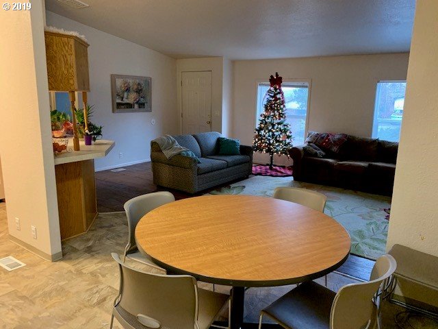 3685 Southwest Marshall Court Pendleton, OR 97801 - Photo 8 of 32