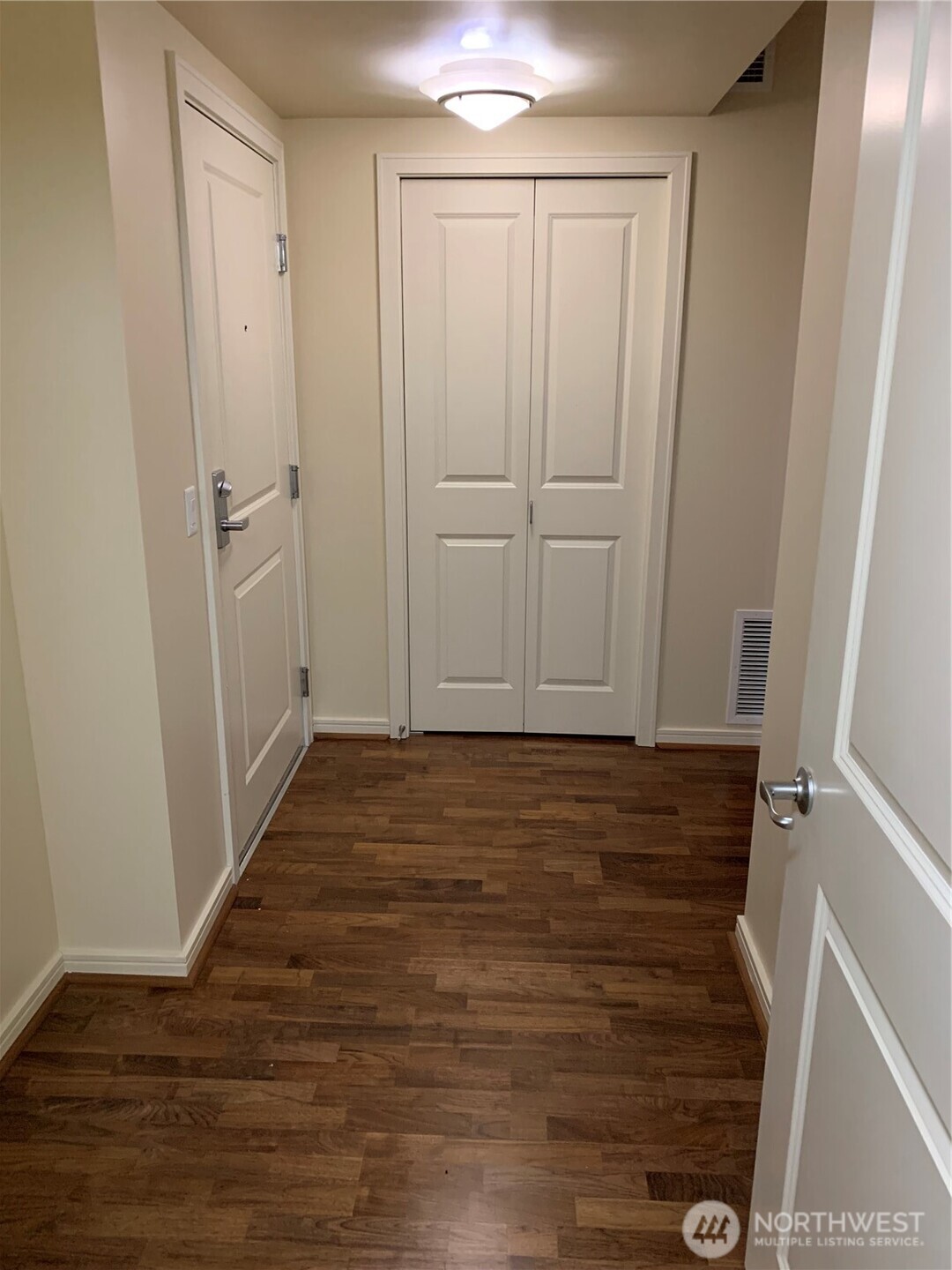 819 Virginia Street, Unit 2808 Seattle, WA 98101 - Photo 21 of 34 a view of an empty room