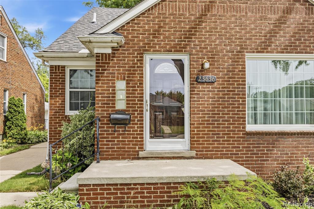 23636 Edward Street Dearborn, MI 48128 - Photo 2 of 39