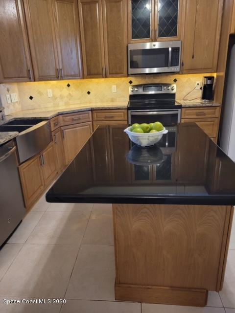 736 Carriage Hill Road Melbourne, FL 32940 - Photo 6 of 16 Island Bar